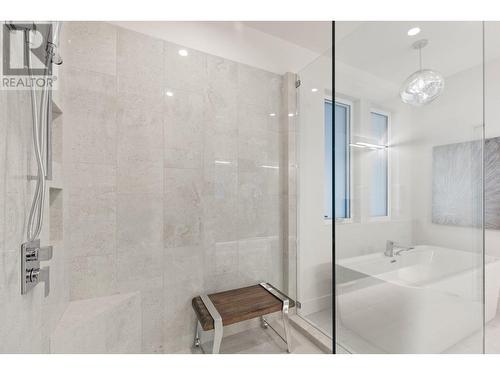 444 Sarsons Road, Kelowna, BC - Indoor Photo Showing Bathroom