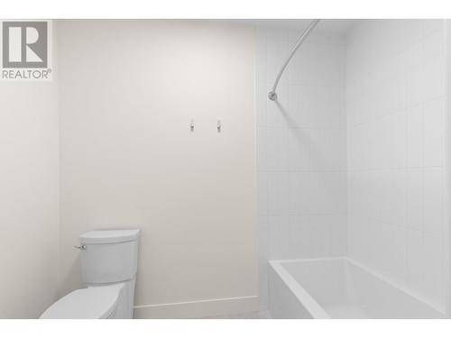 444 Sarsons Road, Kelowna, BC - Indoor Photo Showing Bathroom