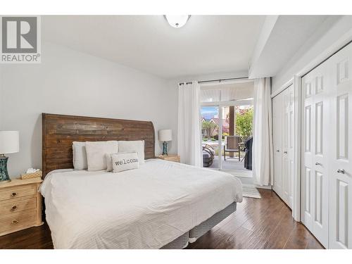 1088 Sunset Drive Unit# 349, Kelowna, BC - Indoor Photo Showing Bedroom