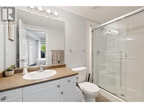 1088 Sunset Drive Unit# 349, Kelowna, BC - Indoor Photo Showing Bathroom