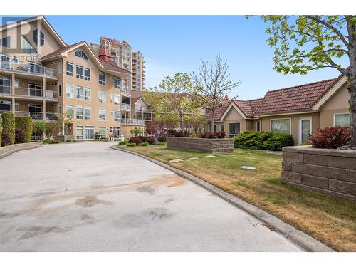 1088 Sunset Drive Unit# 349, Kelowna, BC - Outdoor With Facade