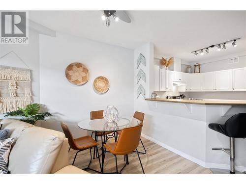 1088 Sunset Drive Unit# 349, Kelowna, BC - Indoor Photo Showing Dining Room