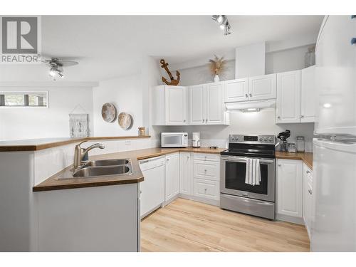 1088 Sunset Drive Unit# 349, Kelowna, BC - Indoor Photo Showing Kitchen With Double Sink