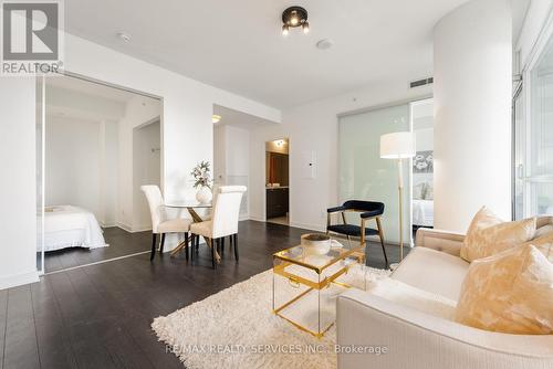 1901 - 290 Adelaide Street W, Toronto (Waterfront Communities), ON - Indoor Photo Showing Living Room