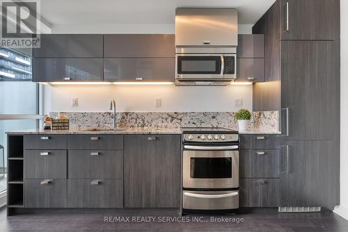 1901 - 290 Adelaide Street W, Toronto (Waterfront Communities), ON - Indoor Photo Showing Kitchen With Upgraded Kitchen