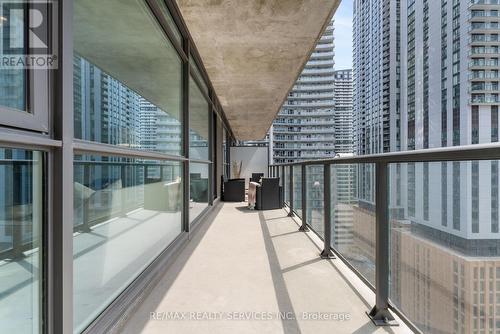 1901 - 290 Adelaide Street W, Toronto (Waterfront Communities), ON - Outdoor