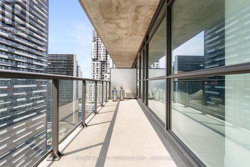 1901 - 290 Adelaide Street W, Toronto (Waterfront Communities), ON - Outdoor