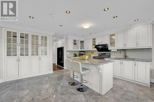 247 Sand Road, East Gwillimbury, ON - Indoor Photo Showing Kitchen