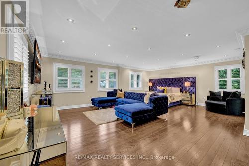 247 Sand Road, East Gwillimbury, ON - Indoor Photo Showing Living Room