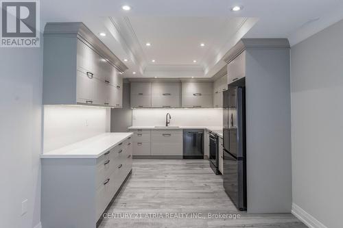 3225 Davis Drive, Whitchurch-Stouffville, ON - Indoor Photo Showing Kitchen