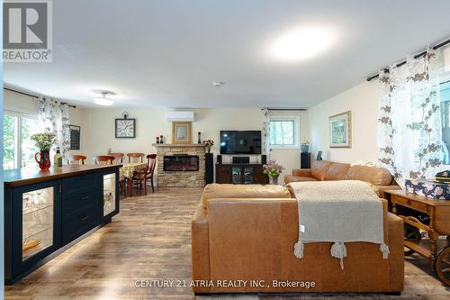 1335 Furniss Drive, Ramara (Brechin), ON - Indoor Photo Showing Living Room