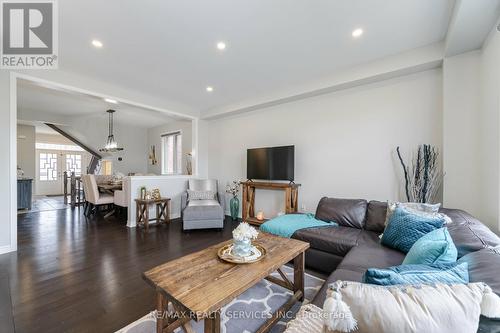 20 Callahan Court, Brampton (Northwest Brampton), ON - Indoor Photo Showing Living Room