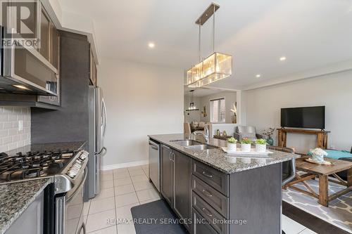 20 Callahan Court, Brampton (Northwest Brampton), ON - Indoor Photo Showing Kitchen With Double Sink With Upgraded Kitchen