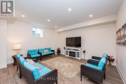 2437 Irene Crescent, Oakville (Glen Abbey), ON - Indoor Photo Showing Living Room