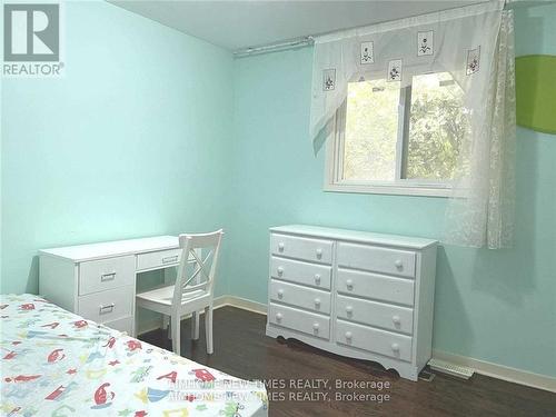 Upper - 7 Leavey Court, Toronto, ON - Indoor Photo Showing Bedroom