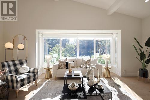 33 Valentine Drive, Toronto (Parkwoods-Donalda), ON - Indoor Photo Showing Living Room