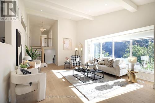 33 Valentine Drive, Toronto (Parkwoods-Donalda), ON - Indoor Photo Showing Living Room