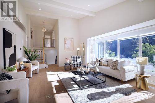 33 Valentine Drive, Toronto (Parkwoods-Donalda), ON - Indoor Photo Showing Living Room