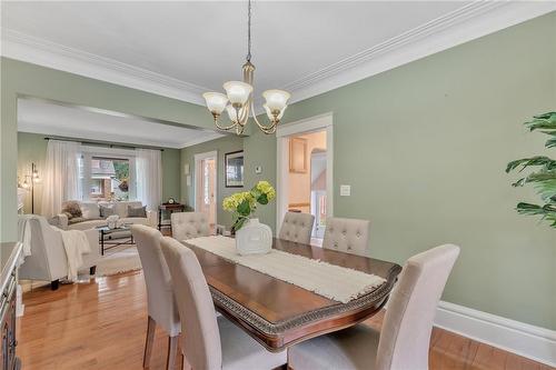 74 Balmoral Avenue S, Hamilton, ON - Indoor Photo Showing Dining Room