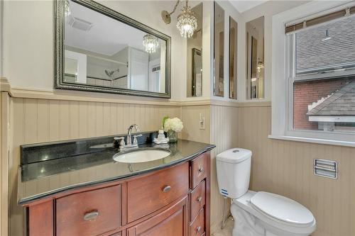 74 Balmoral Avenue S, Hamilton, ON - Indoor Photo Showing Bathroom