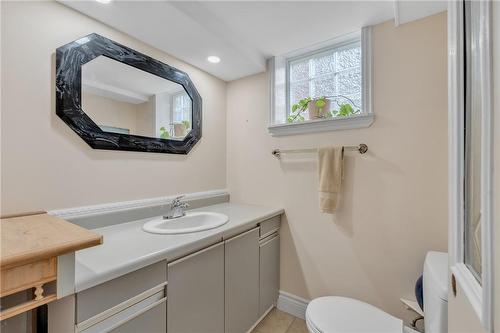 74 Balmoral Avenue S, Hamilton, ON - Indoor Photo Showing Bathroom