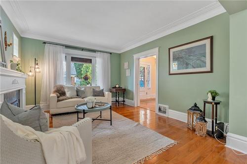 74 Balmoral Avenue S, Hamilton, ON - Indoor Photo Showing Living Room With Fireplace