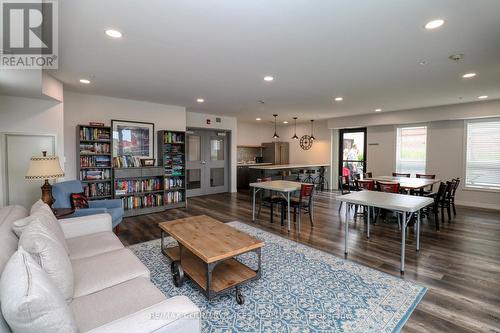 407 - 58 Glenelg Street W, Kawartha Lakes (Lindsay), ON - Indoor Photo Showing Living Room