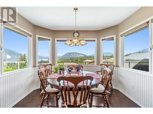 2051 3 Avenue Se, Salmon Arm, BC - Indoor Photo Showing Dining Room