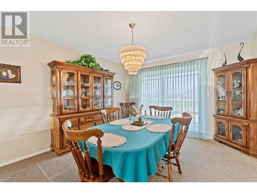 2051 3 Avenue Se, Salmon Arm, BC - Indoor Photo Showing Dining Room