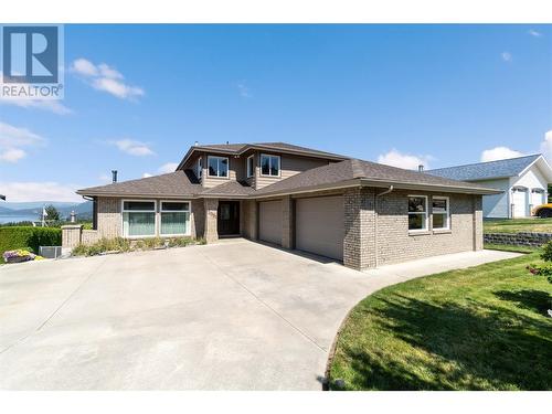 2051 3 Avenue Se, Salmon Arm, BC - Outdoor With Facade