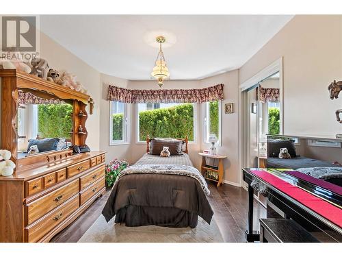 2051 3 Avenue Se, Salmon Arm, BC - Indoor Photo Showing Bedroom