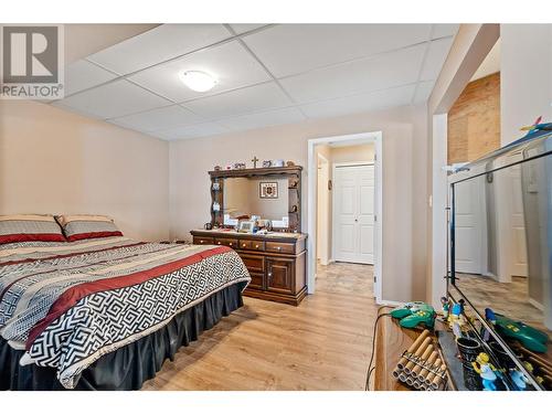 2051 3 Avenue Se, Salmon Arm, BC - Indoor Photo Showing Bedroom