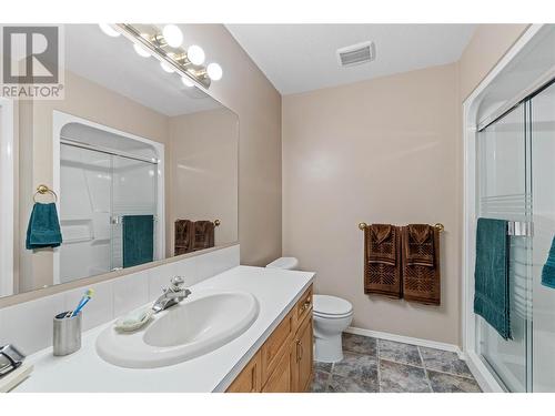 2051 3 Avenue Se, Salmon Arm, BC - Indoor Photo Showing Bathroom