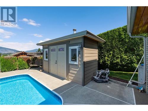 2051 3 Avenue Se, Salmon Arm, BC - Outdoor With In Ground Pool