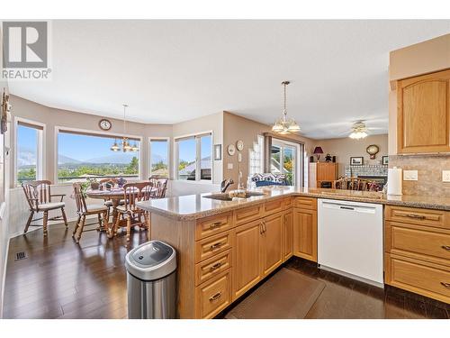 2051 3 Avenue Se, Salmon Arm, BC - Indoor Photo Showing Other Room