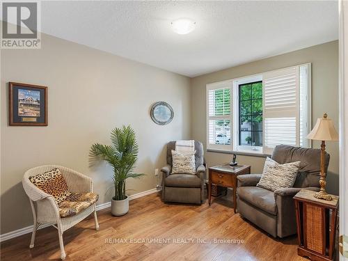 9 - 35 Stratford Terrace, Brantford, ON - Indoor Photo Showing Living Room