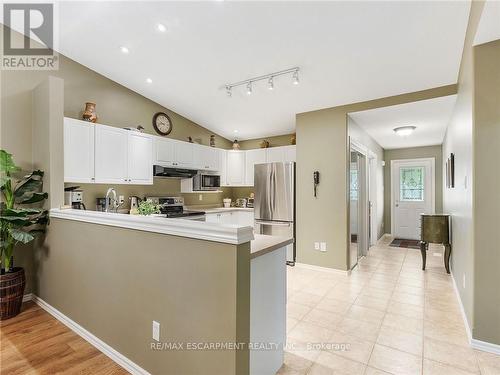 9 - 35 Stratford Terrace, Brantford, ON - Indoor Photo Showing Kitchen