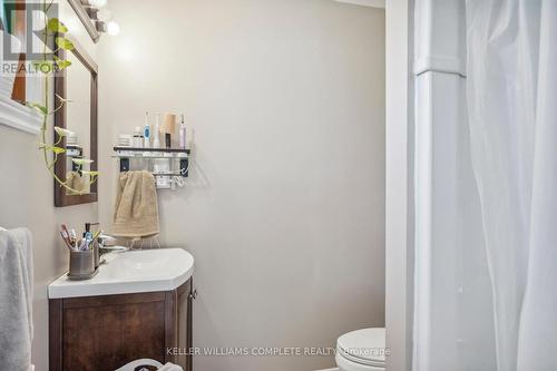 10 Craigmiller Avenue, Hamilton (Crown Point), ON - Indoor Photo Showing Bathroom