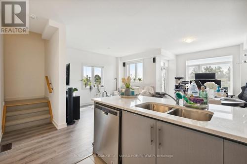 61 - 590 North Service Road, Hamilton (Lakeshore), ON - Indoor Photo Showing Kitchen With Double Sink