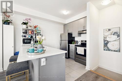 61 - 590 North Service Road, Hamilton (Lakeshore), ON - Indoor Photo Showing Kitchen