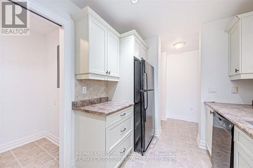 308 - 130 Steamship Bay Road, Gravenhurst, ON - Indoor Photo Showing Kitchen