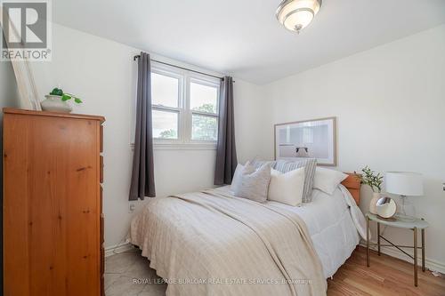 344 East 12Th Street, Hamilton (Hill Park), ON - Indoor Photo Showing Bedroom