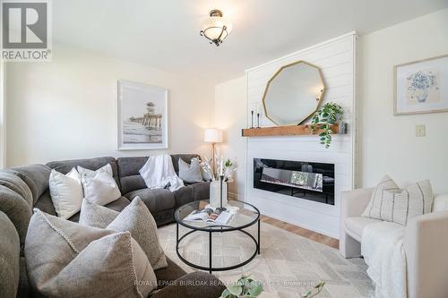 344 East 12Th Street, Hamilton (Hill Park), ON - Indoor Photo Showing Living Room With Fireplace