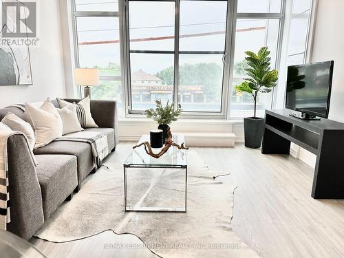 304 - 460 Dundas Street E, Hamilton, ON - Indoor Photo Showing Living Room