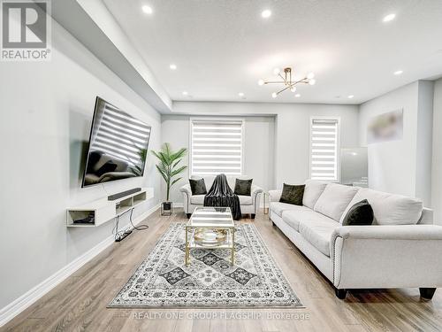 5 Rapids Lane, Hamilton (Vincent), ON - Indoor Photo Showing Living Room