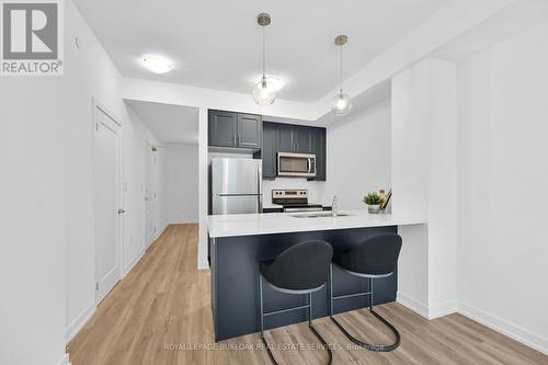 801 - 470 Dundas Street E, Hamilton (Waterdown), ON - Indoor Photo Showing Kitchen With Upgraded Kitchen