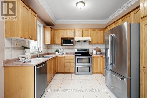 288 Fleming Drive, Milton (Dempsey), ON - Indoor Photo Showing Kitchen With Stainless Steel Kitchen With Double Sink