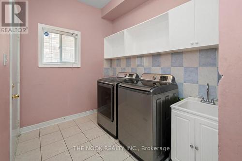 288 Fleming Drive, Milton (Dempsey), ON - Indoor Photo Showing Laundry Room