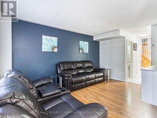 32 Creekwood Drive, Brampton (Snelgrove), ON - Indoor Photo Showing Living Room