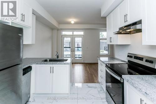 3016 Islington Avenue, Toronto (Humber Summit), ON - Indoor Photo Showing Kitchen